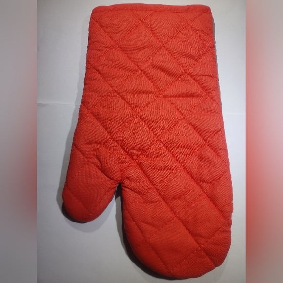 Minnie Mouse Oven Mitt NWT - Picture 2 of 2